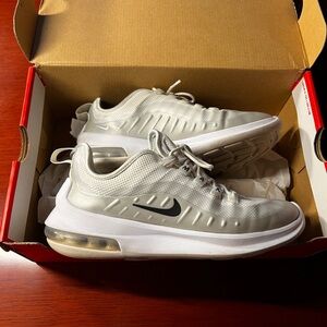 Nike air max axis Women's Sneakers